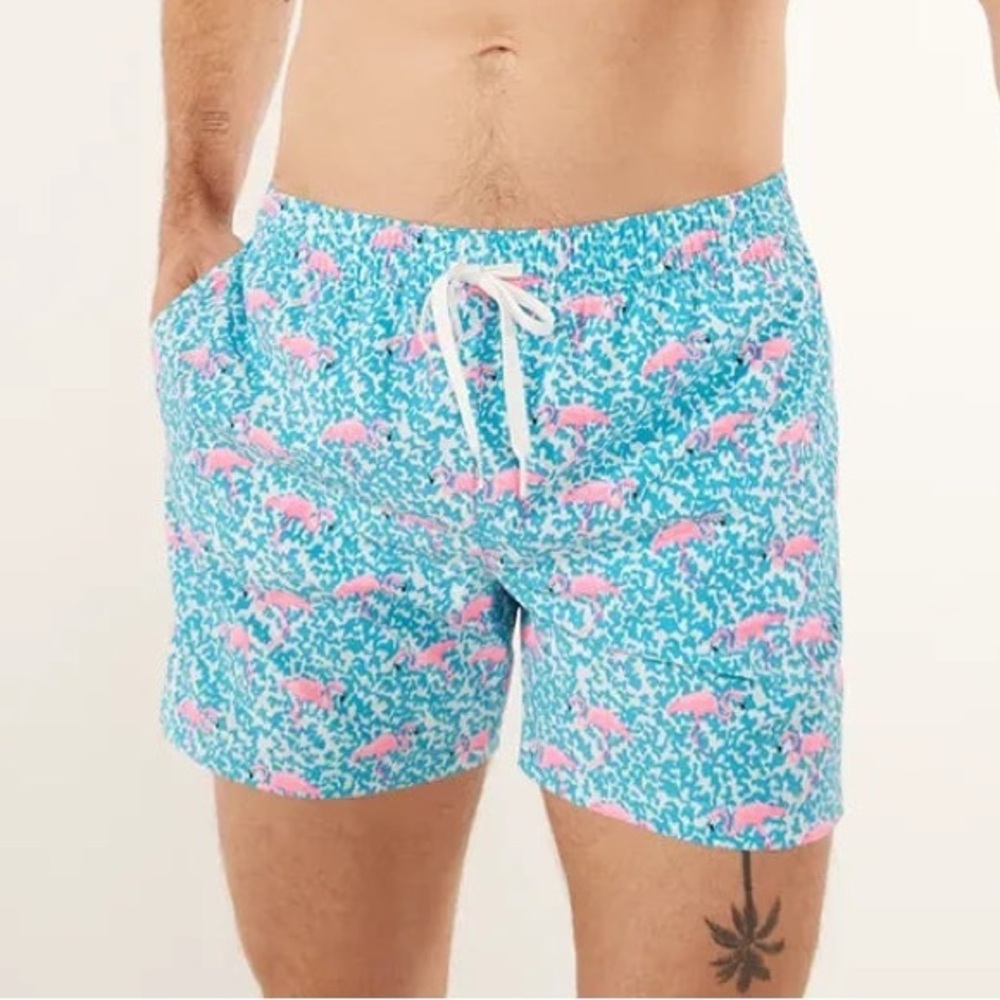 Chubbies Men’s The Domingos Are For Flamingos Classic Swim‎ Trunks 5.5”
